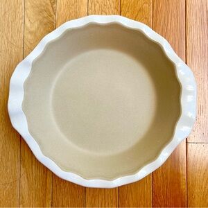 New 9” PAMPERED CHEF Baking Dish Pie Dish Heritage Stoneware Classics Collection